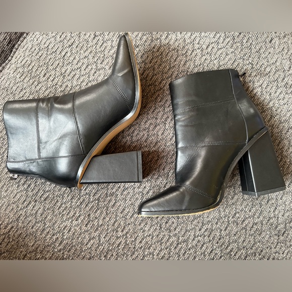 Jessica Simpson Marlea Black Faux Leather Block Heel Booties Women’s Size 9 - Picture 3 of 9